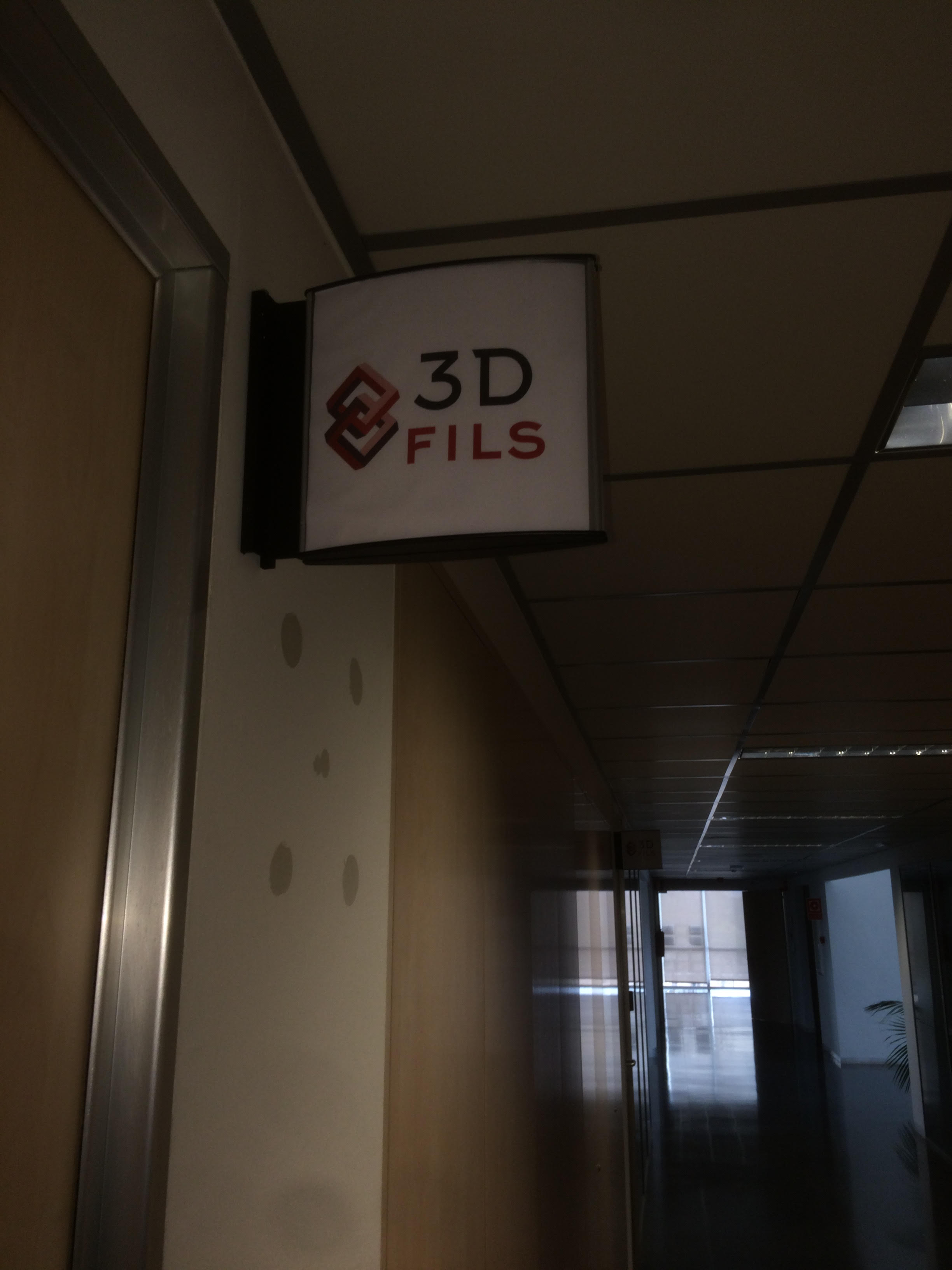 Nuestro logo en la primera oficina de 3DFILS